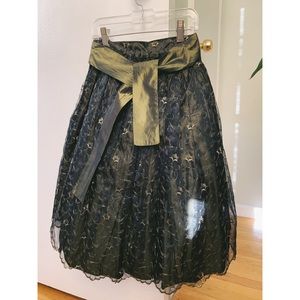 Beautiful olive green skirt, size 6, Italy